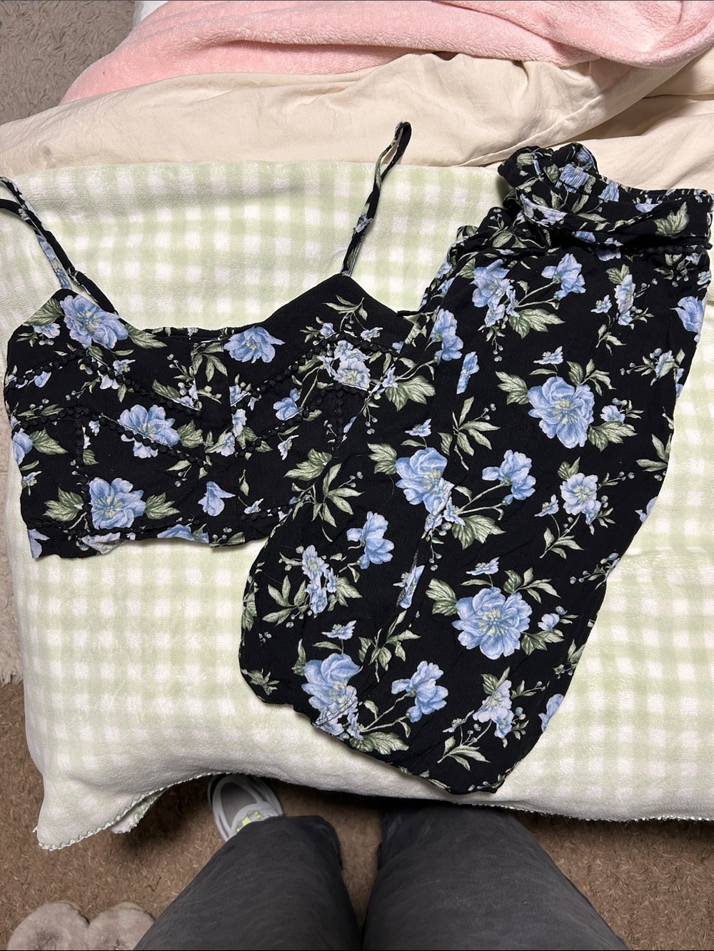 American Eagle Black and Blue Floral Matching Cami and Pants Set - Mediums